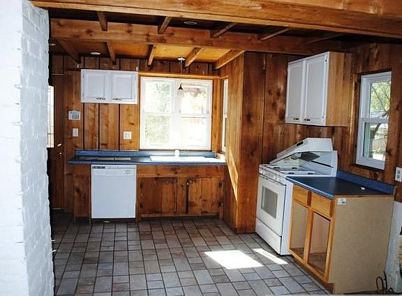2nd image of 1120 Lawson Ave E