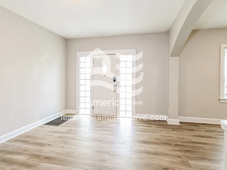 619404_004_living_room_13723529.jpg