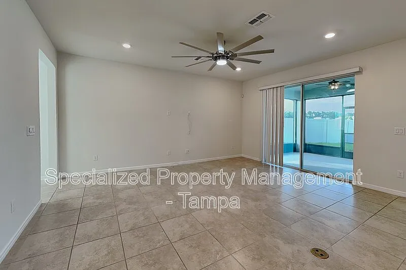 5 bed, 3.0 bath, 2615 sqft, $2,999 — Photo 4