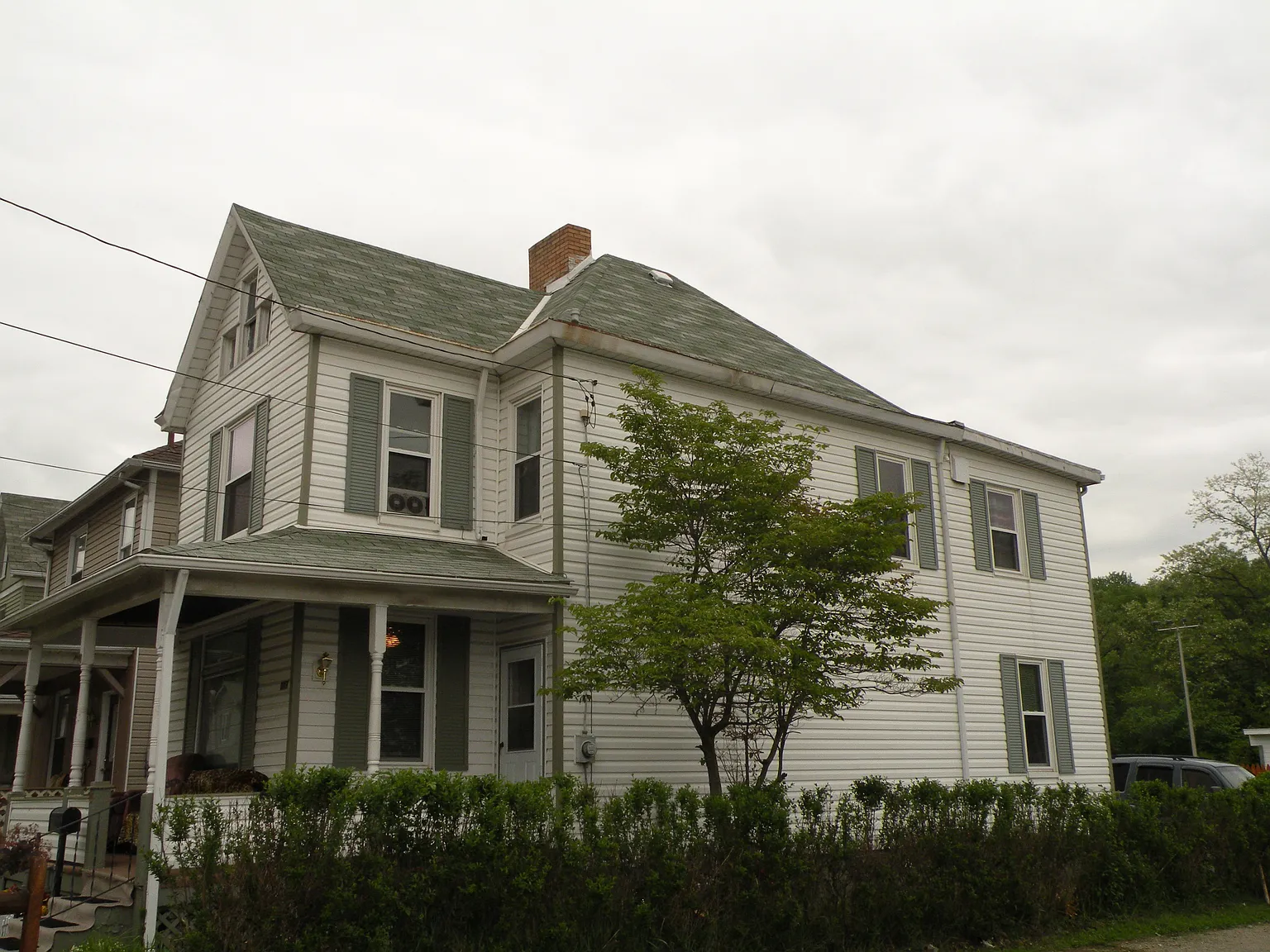 847 Grove Ave photo 1