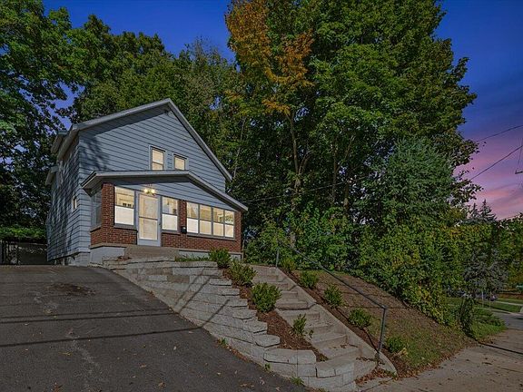 4th image of 657 Lydia St NE