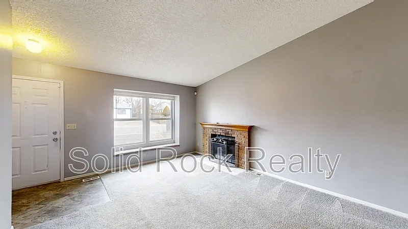 3 bed, 2.0 bath, 1064 sqft, $1,900 — Photo 4