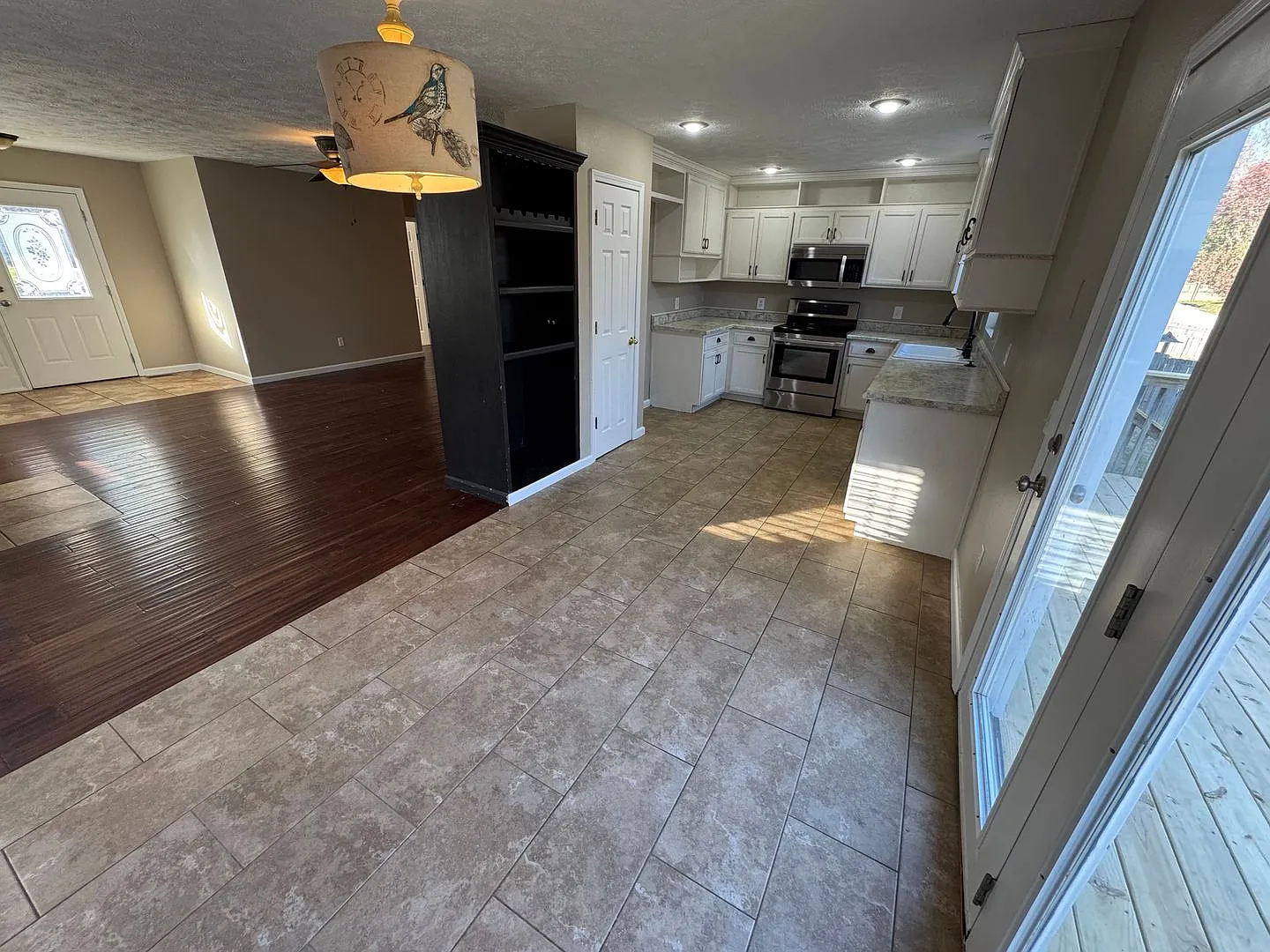 Beautiful 4 Bedroom Home in Nixa, MO — Photo 4