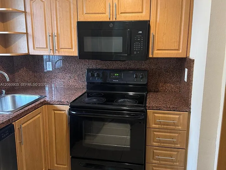 6045 NW 186th St #309 — Photo 8