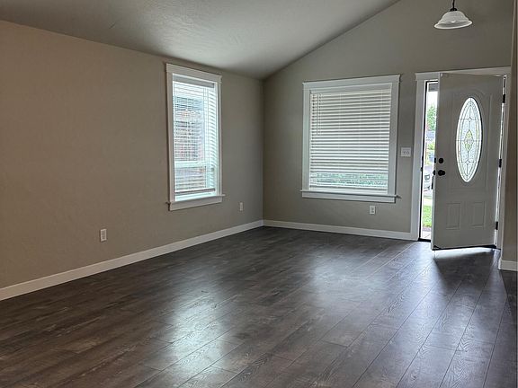 2nd image of 816 Nicholas Lee Dr