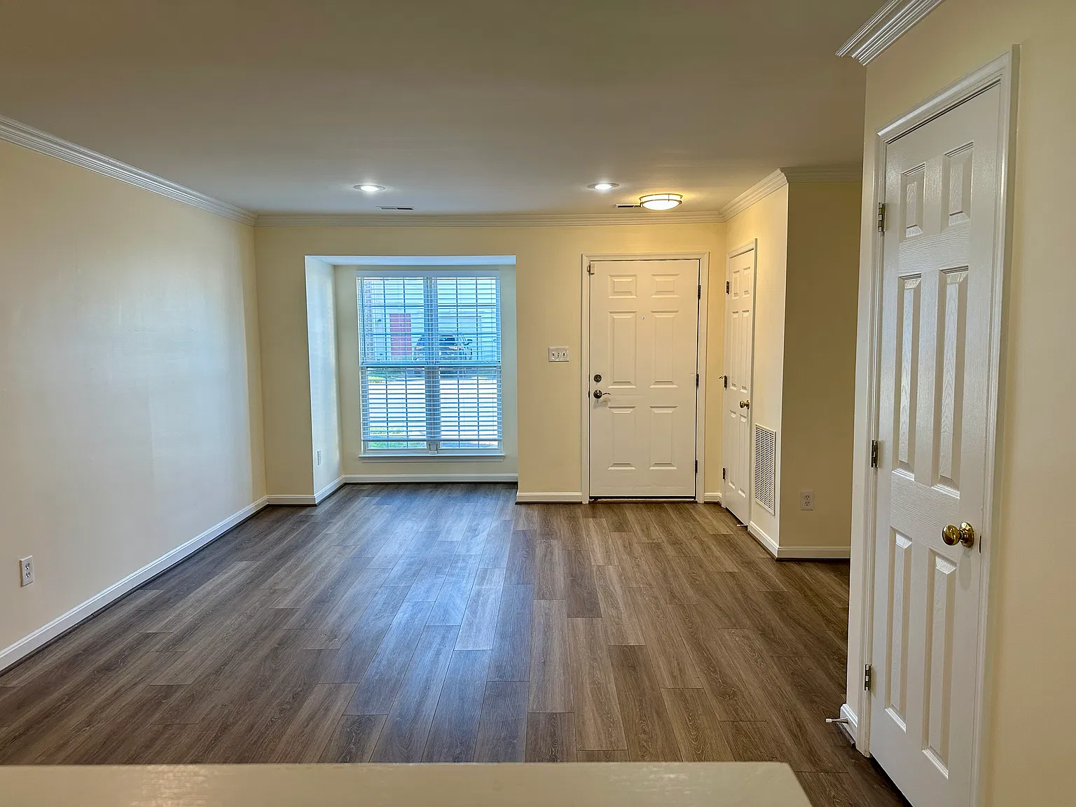 3 bed, 1189 sqft, $2,700 — Photo 3