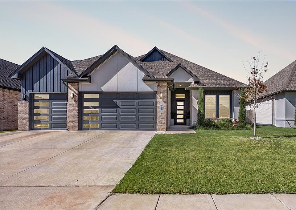 1st image of 15801 Capri Ln