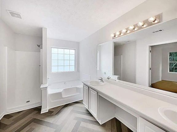 3rd image of 4523 Carriage Park Dr