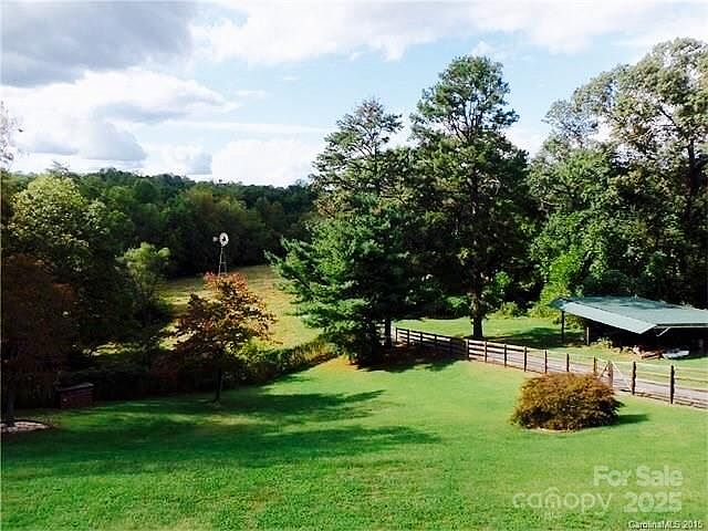 2nd image of 1262 Ring Tail Rd