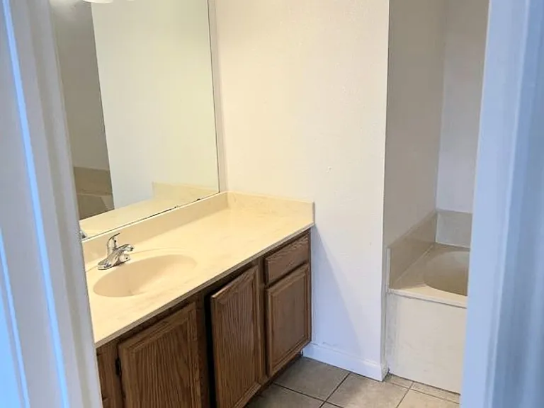 801 Summit Dr — Photo 7