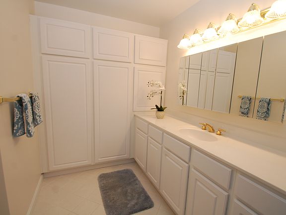 5th image of 7101 Bay Front Dr APT 323