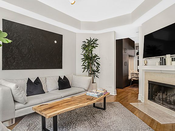 5th image of 518 W Armitage Ave APT 2