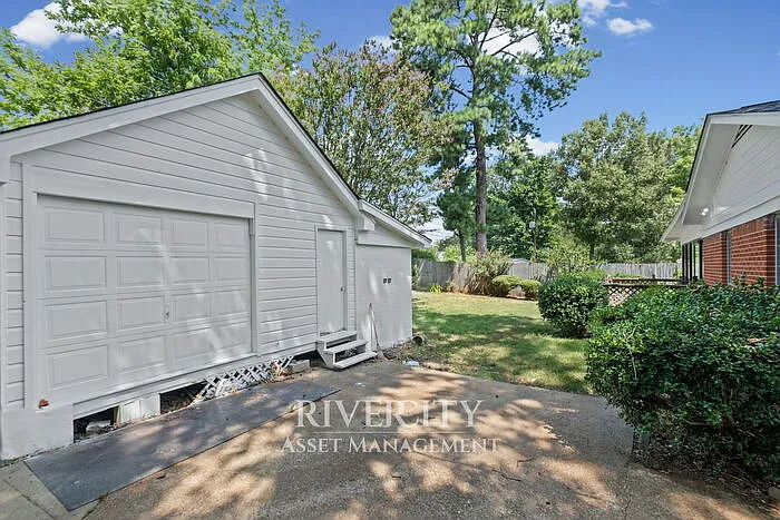 3975 Bishops Bridge Rd — Photo 5