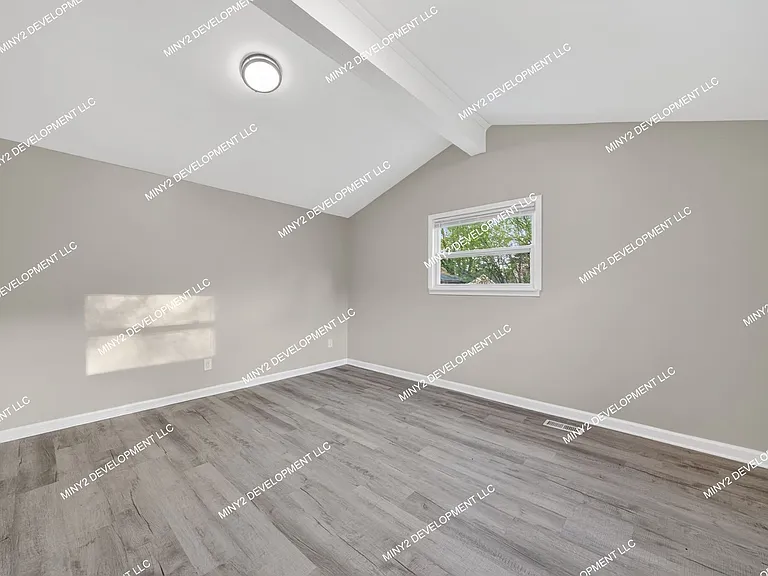 21422 Pembroke Ave — Photo 14