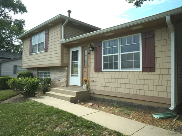 301 Cherrywood Ct, Vernon Hills, IL 60061