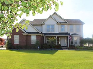 25270 Pine Ridge Dr, Brownstown, MI 48134