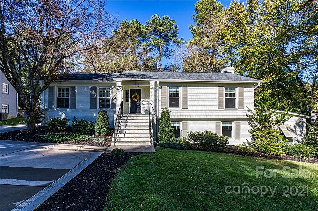 SouthPark (Barclay Downs) neighborhood in Charlotte, North Carolina (NC),  28209, 28211 subdivision profile - real estate, apartments, condos, homes,  community, population, jobs, income, streets
