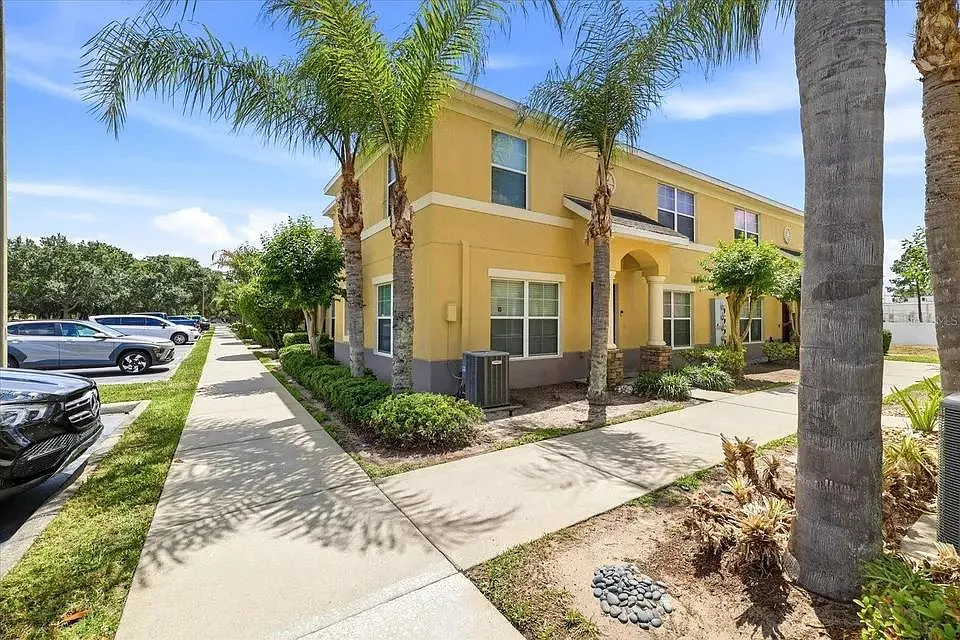 3 bed, 2.5 bath, 1302 sqft, $1,850 — Photo 3