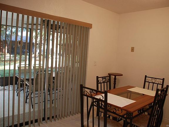 4th image of 220 SE Valare Ln #A&b