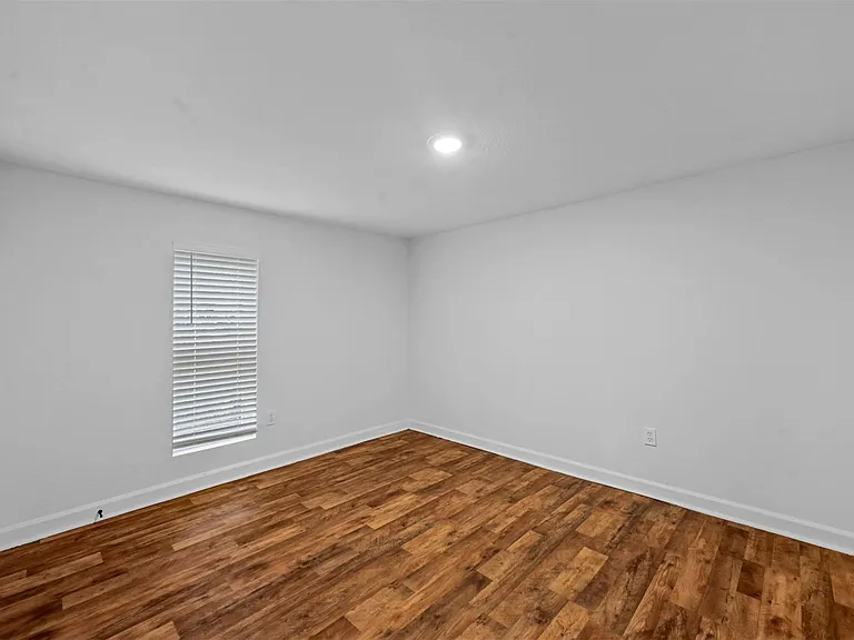 105 Short St — Photo 17