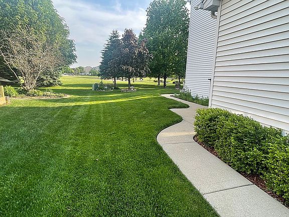 4th image of 2975 Foxmoor Dr