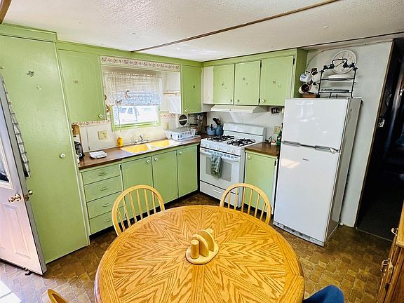 3rd image of 1250 N River Dr
