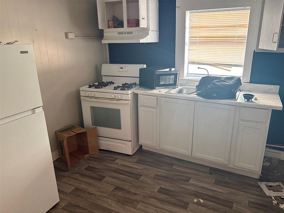 2nd image of 605 Kelly St