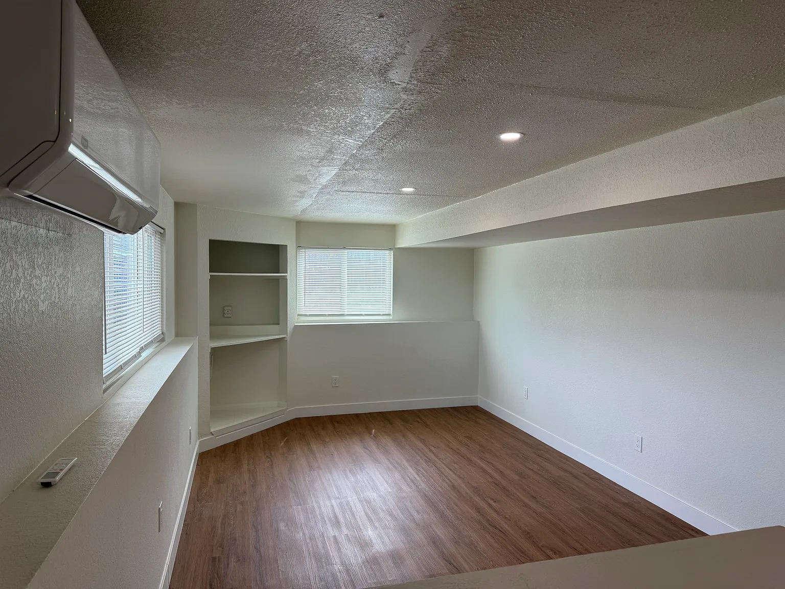 2 bed, 950 sqft, $2,200 — Photo 3