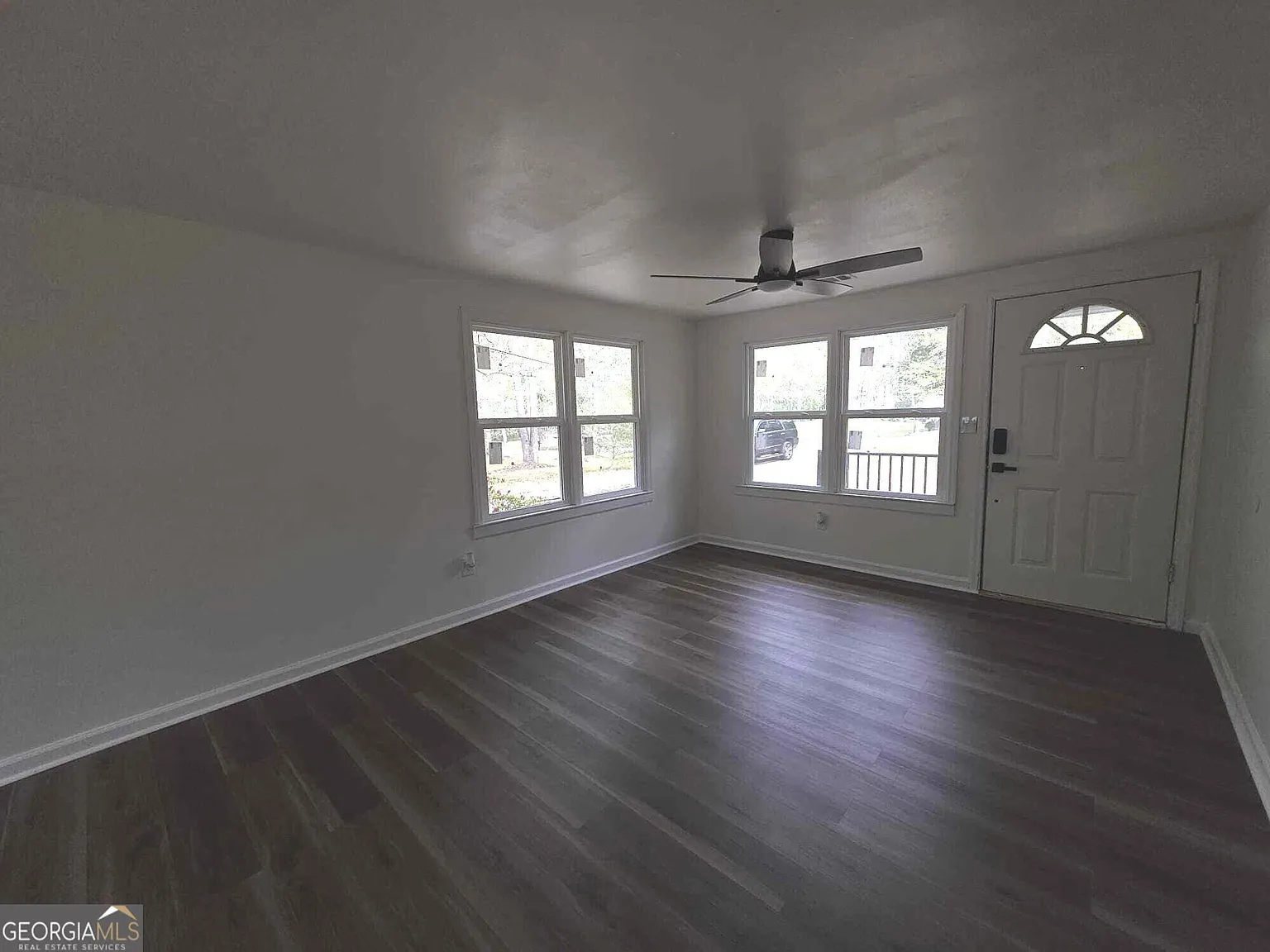 3 bed, 1.0 bath, 864 sqft, $1,650 — Photo 2