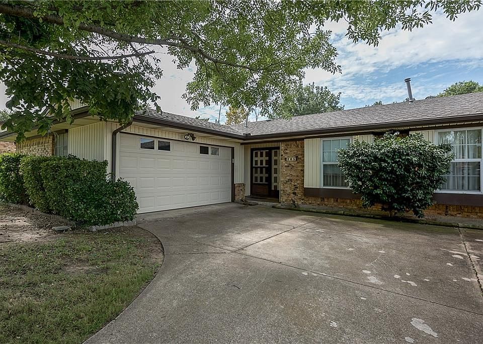 1st image of 208 E Grubb Dr