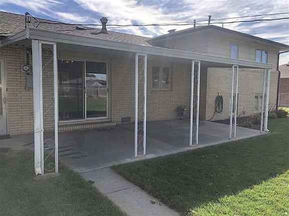 4th image of 102 S Buffalo Bill Ave