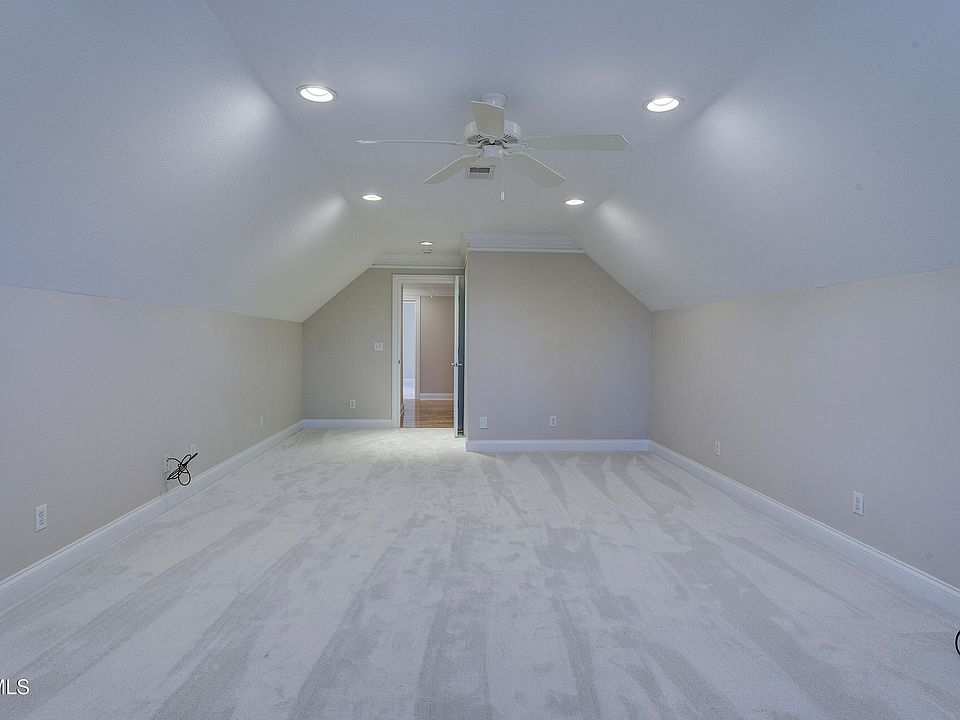 52nd image of 405 Heather View Dr