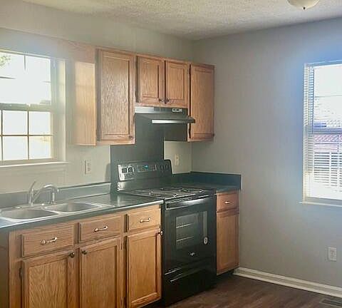 4th image of 3902 Blanchard St