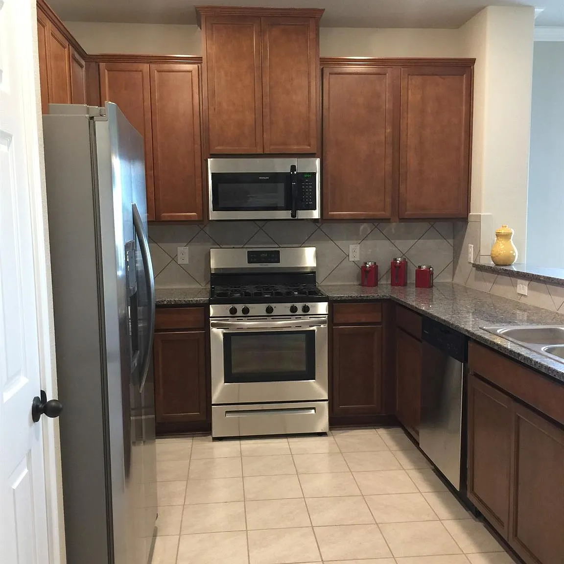 3 bed, 2.0 bath, 1793 sqft, $2,200 — Photo 4