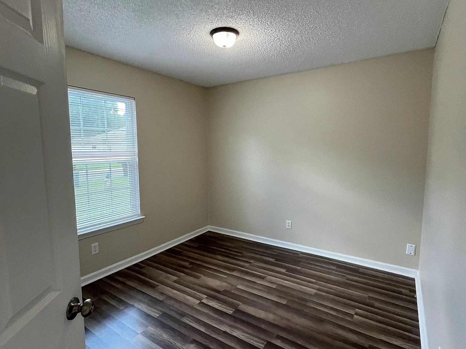 3 bed, 2.0 bath, 1116 sqft, $1,500 — Photo 3