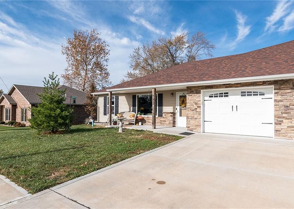 1312 W 3rd St, Cameron, MO 64429 | Zillow