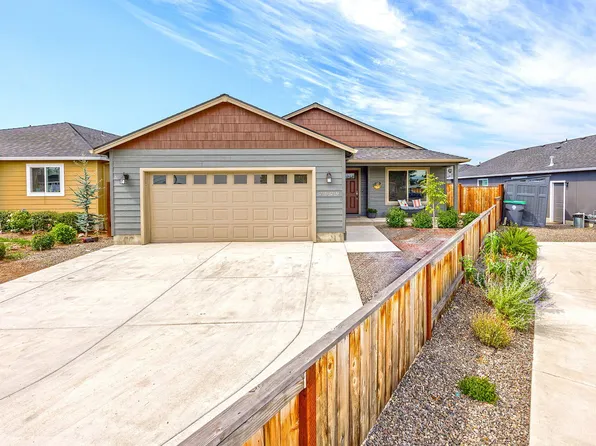 2829 Caster Ln, Medford, OR 97501