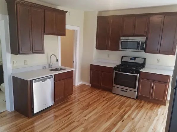 2477 N Dousman St, Milwaukee, WI 53212