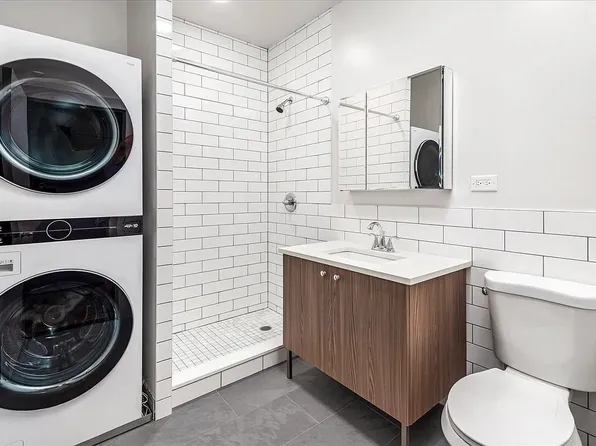 51-10 Vernon Boulevard image 5 of 7