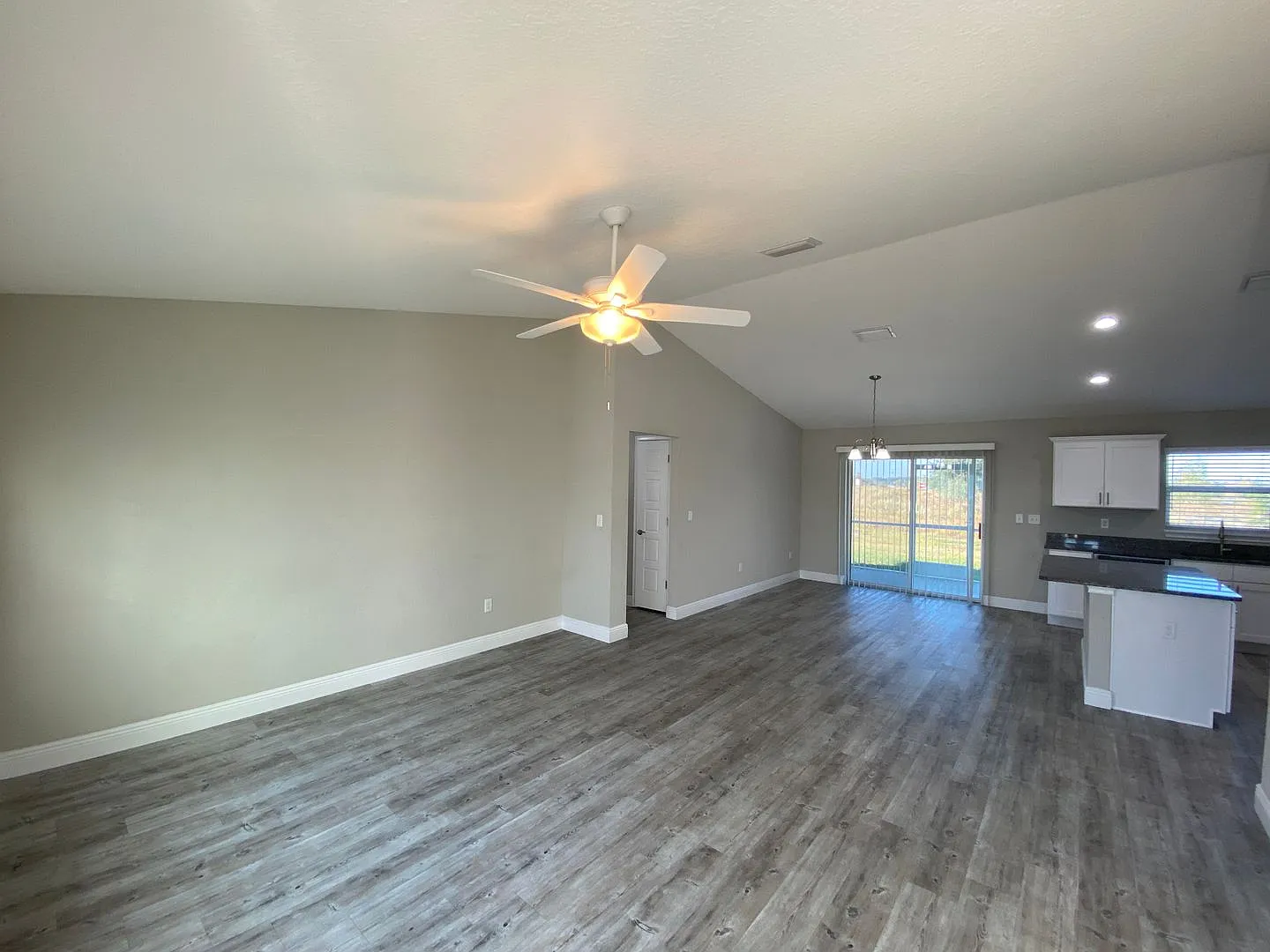 Custom Home - Desirable SE Ocala Neighborhood 3/2/2 **Won't Last** — Photo 3