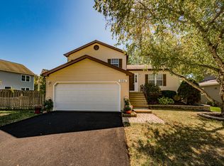 554 Roxbury Dr, Naperville, IL 60565