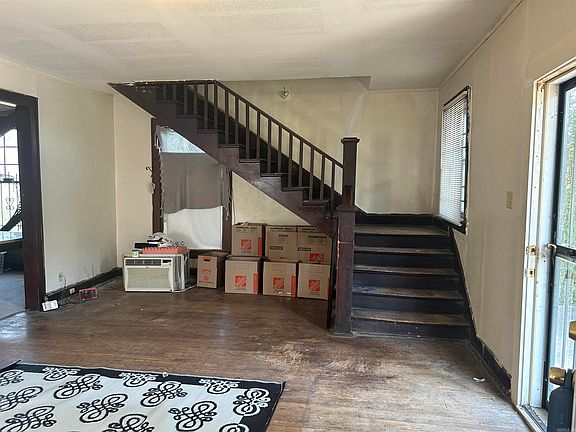 5th image of 917 W 22nd St