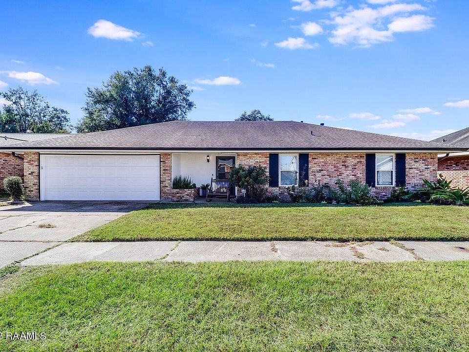 1st image of 104 Grand Prairie Dr