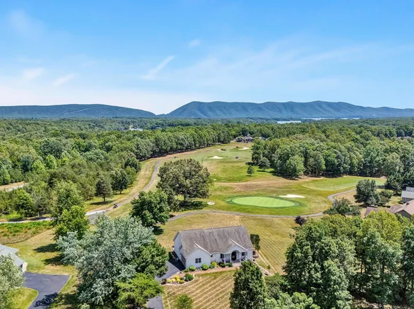 104 Pointe O Woods Dr, Huddleston, VA 24104