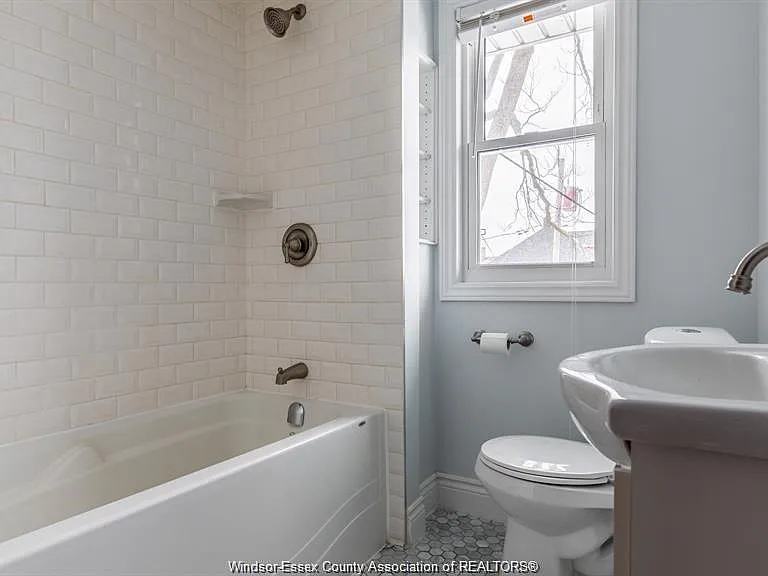 533 Moy Ave #LOWER — Photo 15