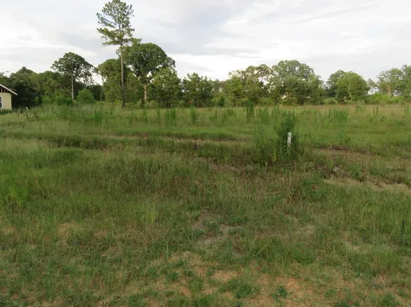 3911 New Forest Hwy, Douglas, GA 31533