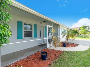 1834 Neptune Dr, Englewood, FL 34223