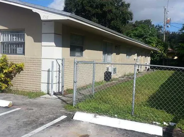 716 SW 7th St, 716 SW 7th St #2, Dania, FL 33004