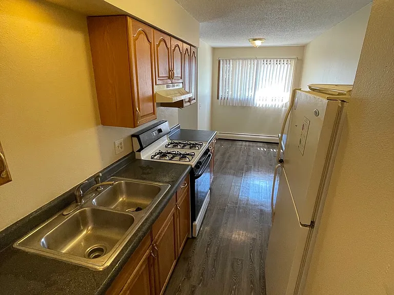 2200 Lewis Ave #103 — Photo 8