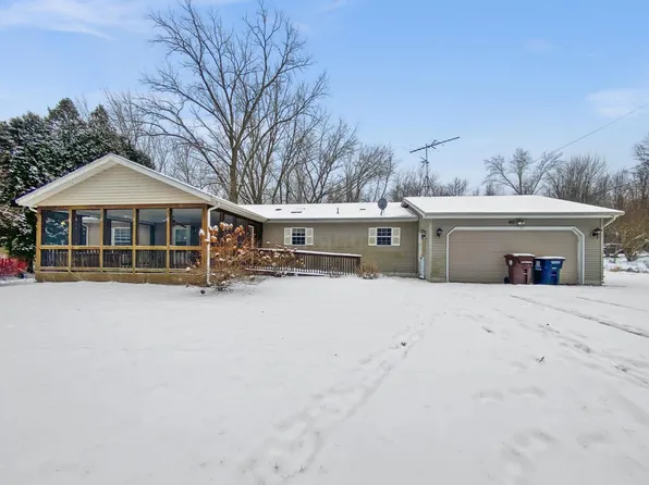 90 W Burwell Dr, Porter, IN 46304